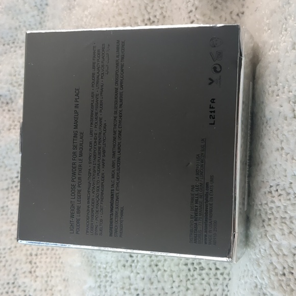 Anastasia Beverly Hills Loose Setting Powder, 25g/0.90oz - Picture 11 of 14